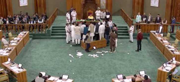 विधानसभा सत्र: विपक्ष के हंगामे और तोड़फोड़ के बीच कार्यवाही दोपहर 3 बजे तक स्थगित