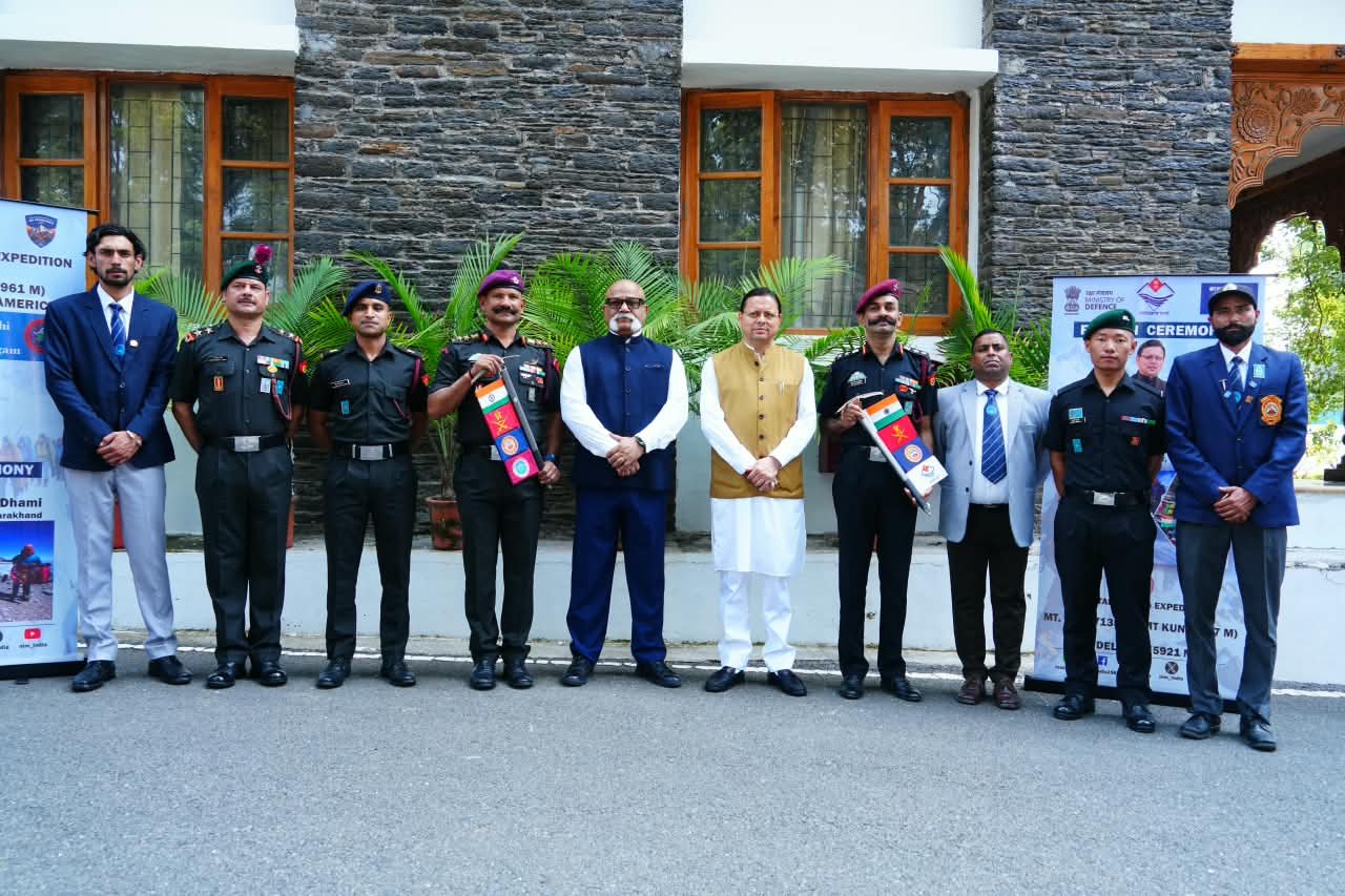 माउंट एकांकागुआ और नुन-कुन की चोटियों पर फतह, मुख्यमंत्री ने पर्वतारोहण दलों का किया सम्मान
