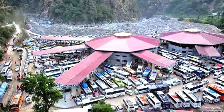 बस सेवाओं के विवाद से चारधाम यात्रा प्रभावित, श्रद्धालुओं की बढ़ी परेशानी