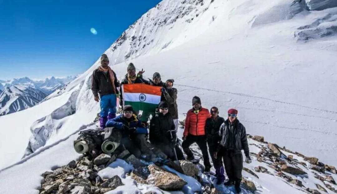 कालिंदी ट्रैक पर 18 ट्रैकर फंसे, बेस कैंप में सभी सुरक्षित