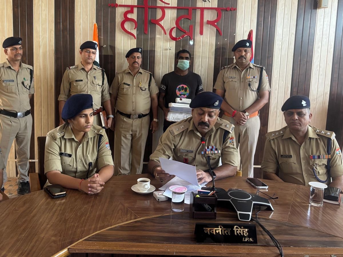लॉरेंस बिश्नोई के नाम पर जेल अधीक्षक को धमकी, आरोपी तमंचे और कारतूस के साथ गिरफ्तार