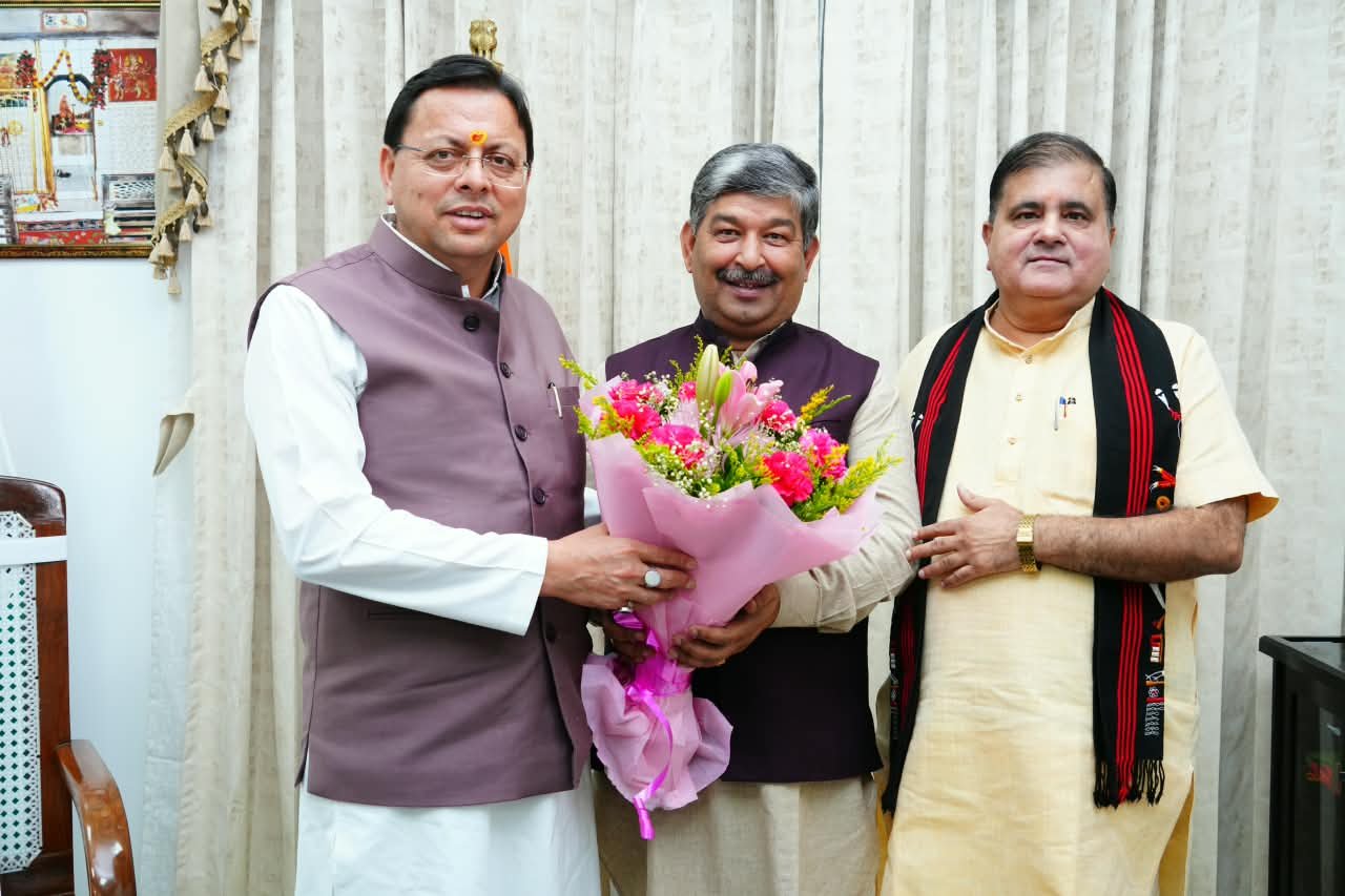 मुख्यमंत्री धामी ने नवनिर्वाचित राज्यसभा सांसद दिनेश आर्य को दी बधाई एवं शुभकामनाएं
