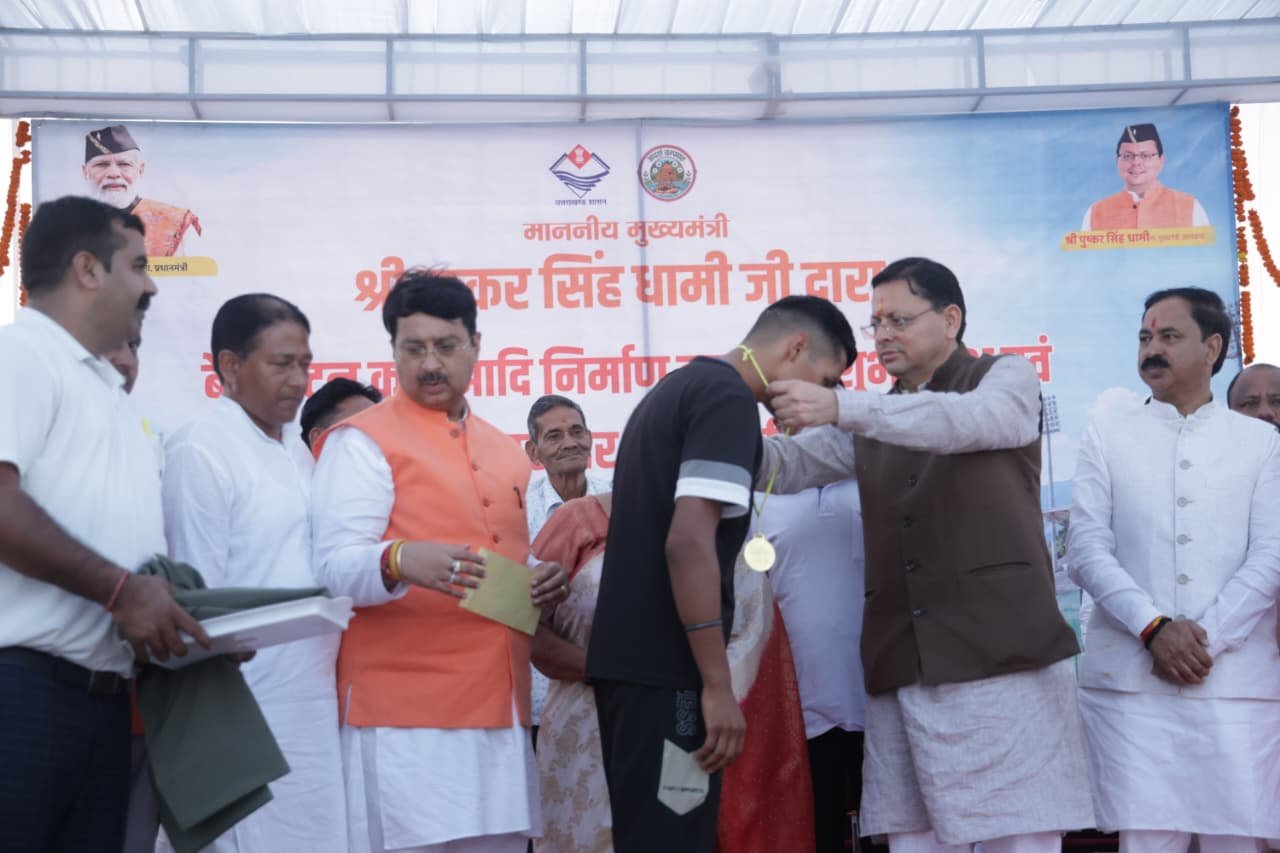 बनबसा में विकास कार्यों की सौगात: सीएम धामी ने बैडमिंटन कोर्ट का किया शुभारंभ, खेल और स्वास्थ्य सुविधाओं को मिलेगा बढ़ावा
