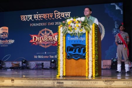 संस्कारों और अनुशासन से ही बनता है बेहतर व्यक्तित्व, विद्यार्थियों को सीएम धामी ने दिया सफलता का मंत्र