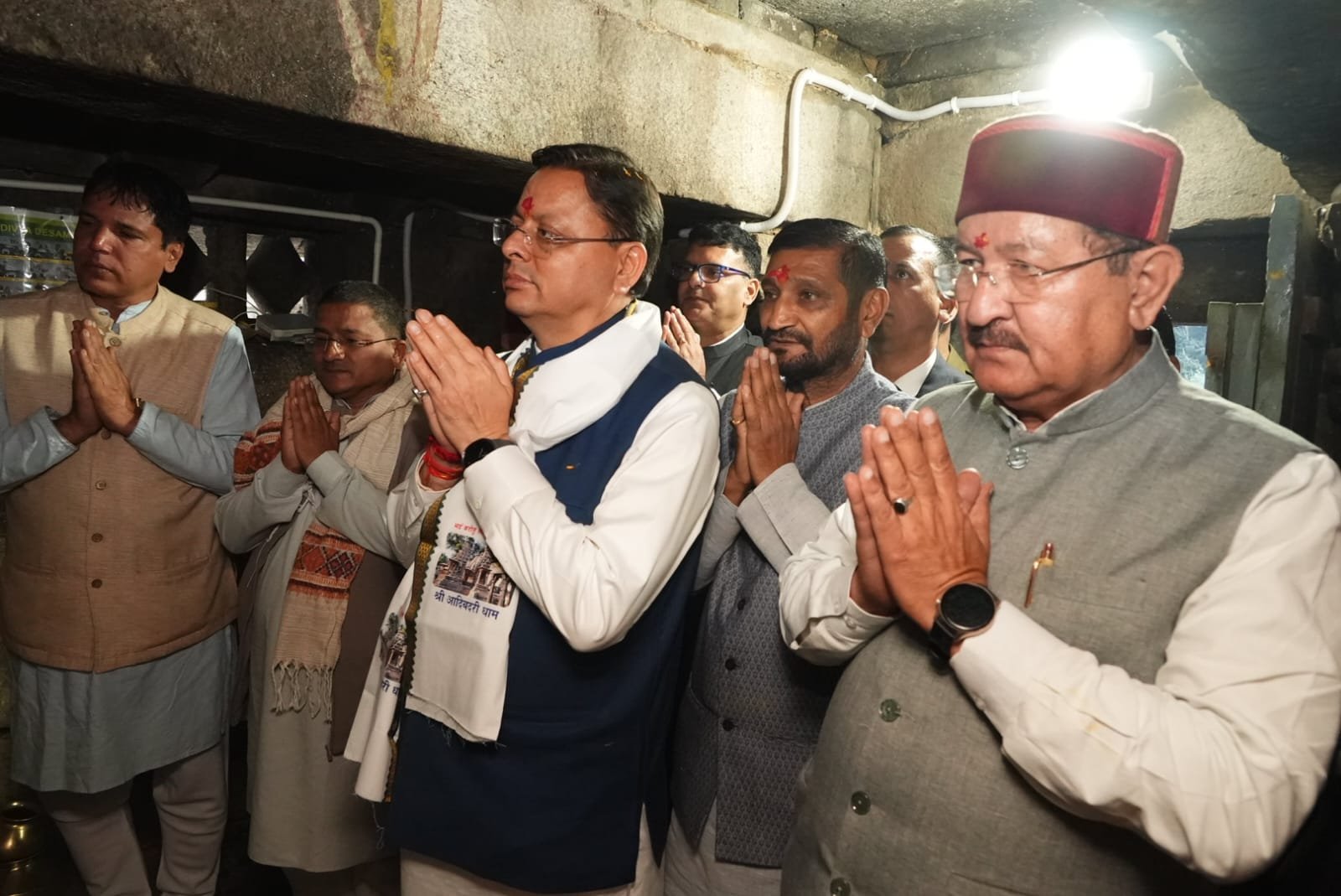 भराड़ीसैंण जाते समय आदिबद्री मंदिर पहुंचे सीएम धामी, प्रदेश की खुशहाली के लिए की प्रार्थना