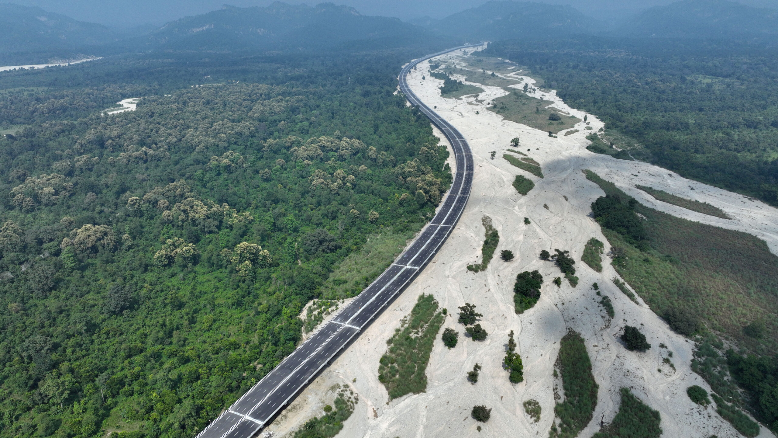 उत्तराखंड की सड़क व्यवस्था में बड़ा बदलाव: नए फ्लाईओवर, सर्विस लेन और एलिवेटेड कॉरिडोर से सफर होगा सुरक्षित व सुगम
