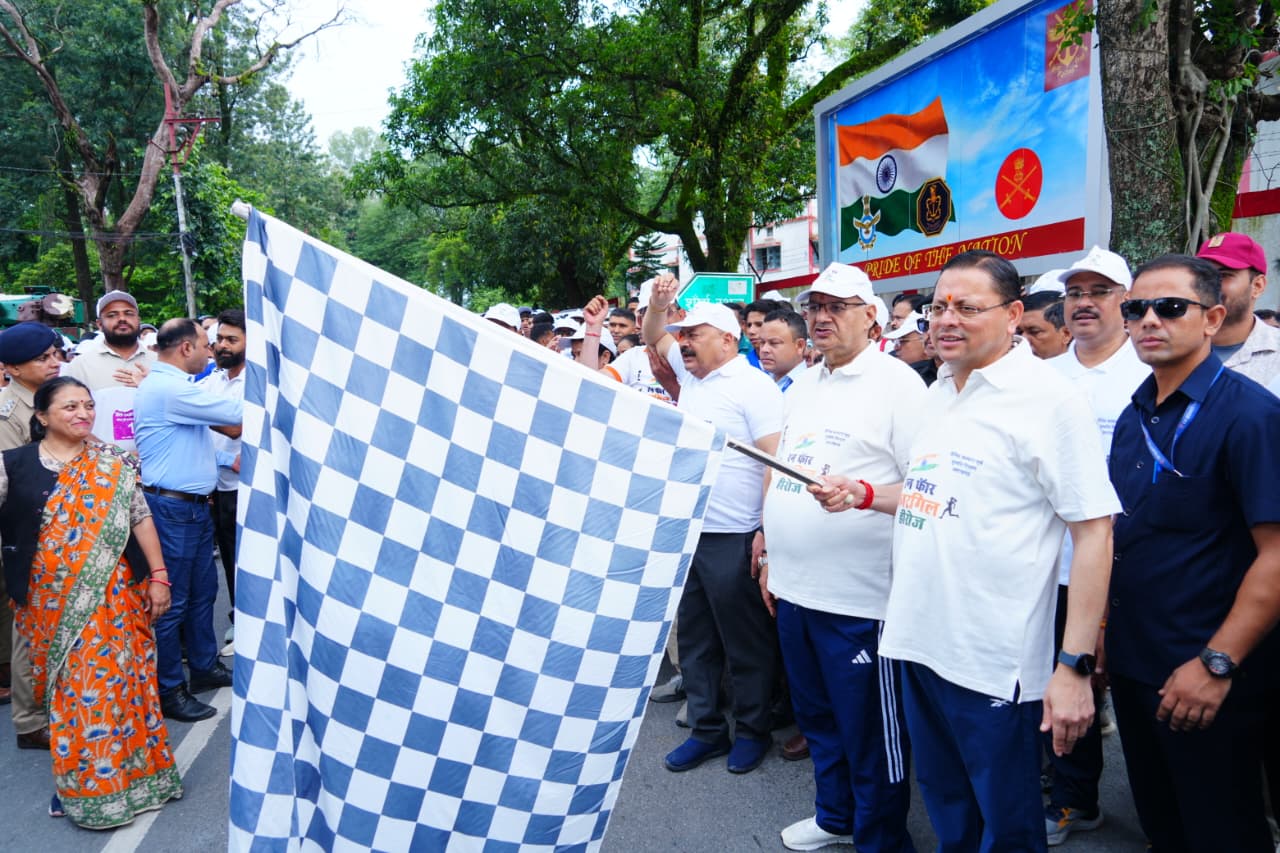 ‘रन फॉर कारगिल हीरोज’: CM ने मैराथॉन को दिखाई हरी झंडी, शौर्य स्थल पर दी श्रद्धांजलि