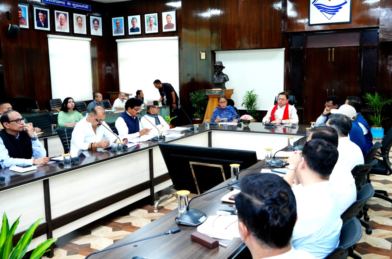 बिना तैयारी बैठक में पहुंचे अधिकारियों पर सीएम धामी सख्त, जताई कड़ी नाराजगी