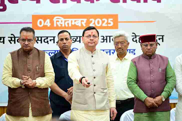 मुख्यमंत्री धामी ने वरिष्ठ नागरिकों व दिव्यांगजनों संग किया संवाद, नई योजनाओं का सॉफ्टवेयर लॉन्च