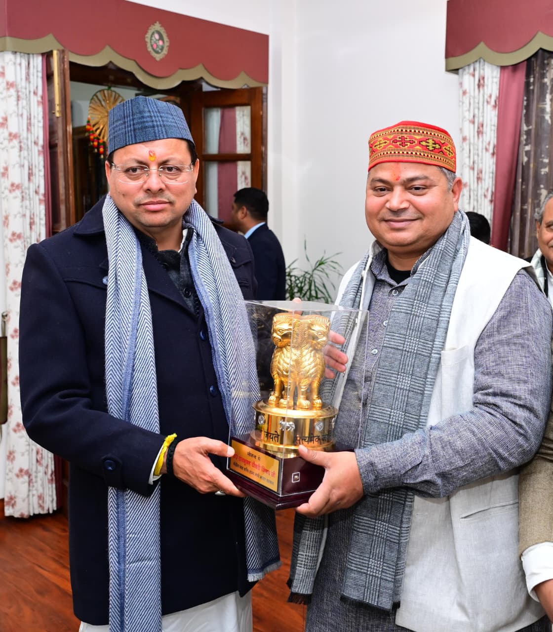 मुख्यमंत्री पुष्कर सिंह धामी से मुख्यमंत्री आवास में केंद्रीय राज्य मंत्री डॉ. राज भूषण चौधरी ने की शिष्टाचार भेंट