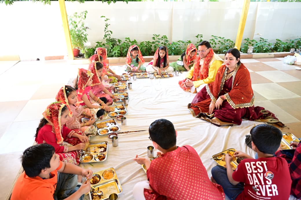 रामनवमी पर CM धामी ने किया कन्या पूजन, प्रदेश की खुशहाली की कामना