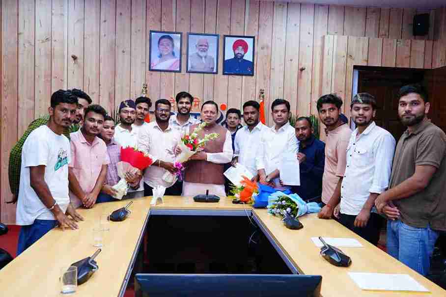 मुख्यमंत्री पुष्कर सिंह धामी से उत्तराखंड बेरोजगार संघ के प्रतिनिधियों ने की भेंट