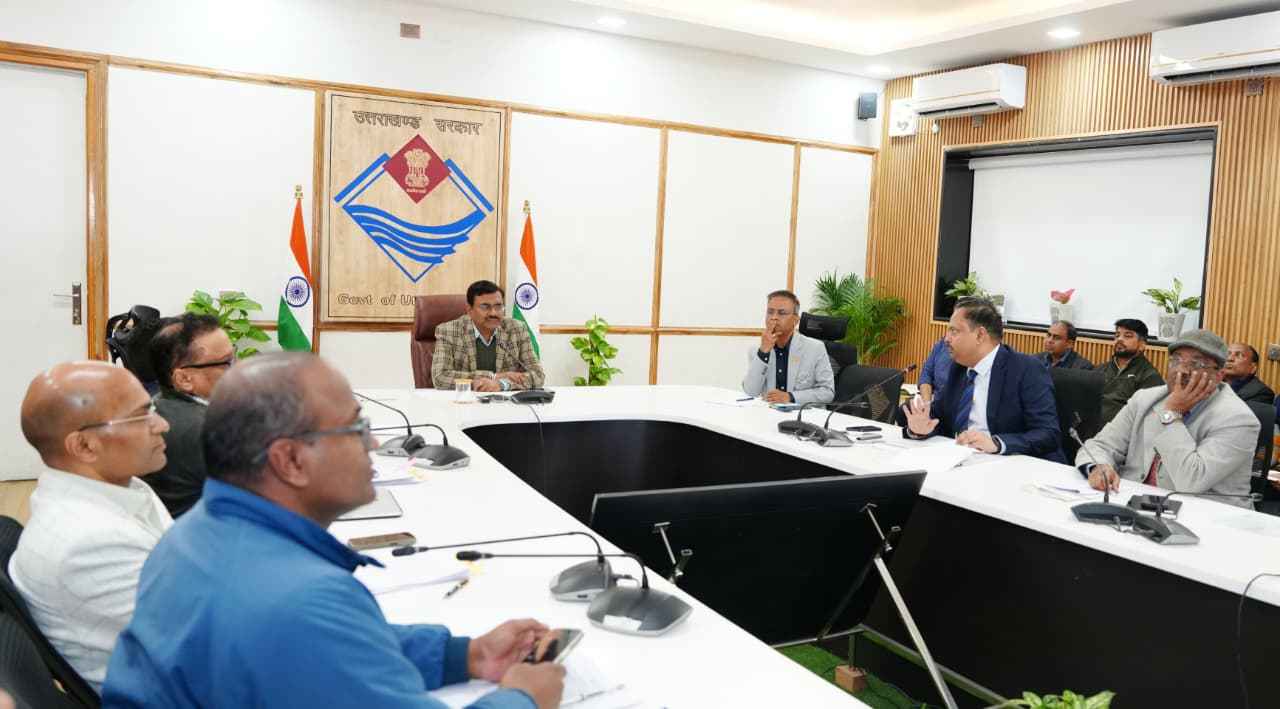 भूमि के इष्टतम उपयोग पर जोर, मुख्य सचिव आनंद वर्द्धन ने की समीक्षा बैठक