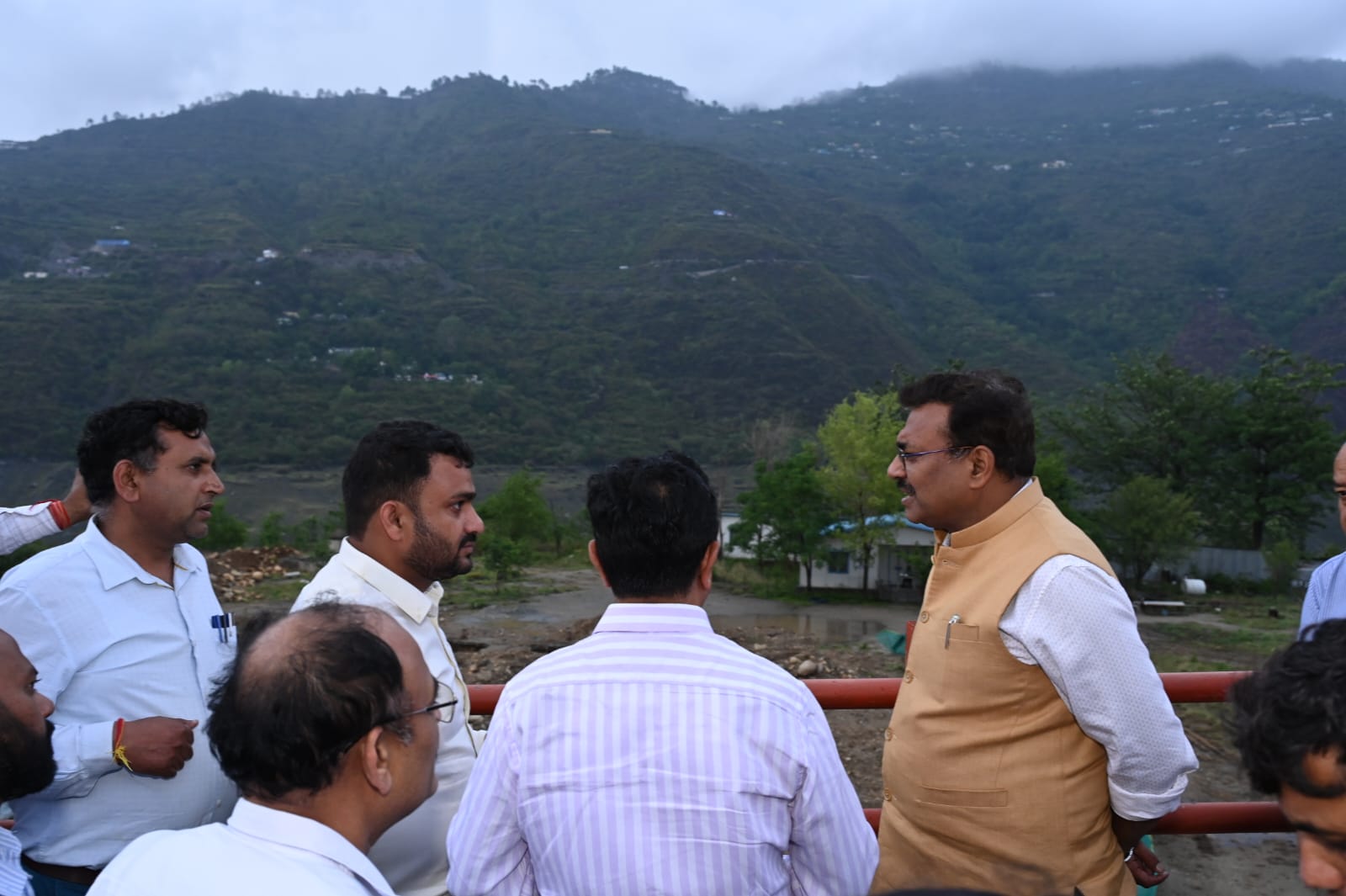 टिहरी में इको पार्क और पर्यटन रोड निर्माण कार्यों का हुआ प्रशासनिक निरीक्षण