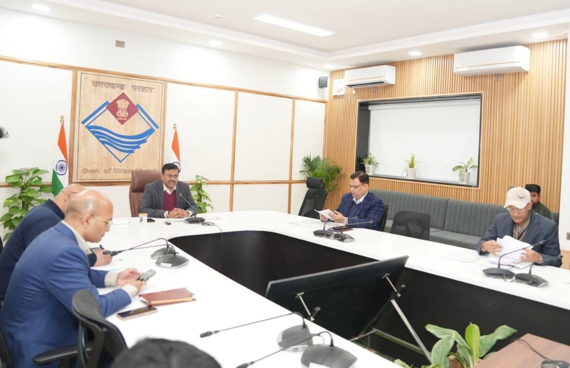 पीएम शिलान्यासित परियोजनाओं की प्रगति की मुख्य सचिव आनन्द बर्द्धन ने की समीक्षा