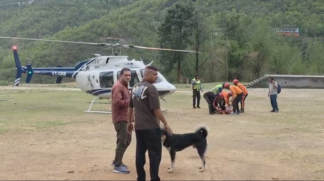 हाई-अल्टीट्यूड रेस्क्यू: मदमहेश्वर धाम से हेलीकॉप्टर के जरिए बचाई यात्री की जान