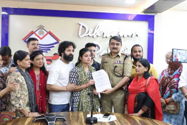 निवेशकों से धोखाधड़ी के मामले में पीड़ितों ने एसएसपी देहरादून से की शिकायत