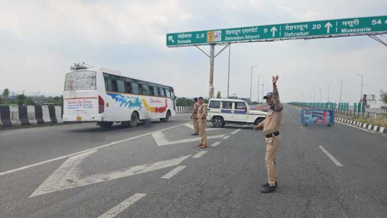 वीकेंड ट्रैफिक मैनेजमेंट में दून पुलिस की बड़ी सफलता, भारी दबाव के बावजूद नहीं लगा लंबा जाम