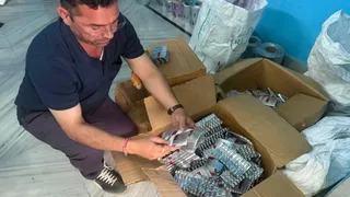 देहरादून में नकली दवाइयों का बड़ा भंडाफोड़, नामी कंपनियों के नाम पर बन रही थीं फर्जी मेडिसिन; मशीनें और भारी मात्रा में सामग्री जब्त