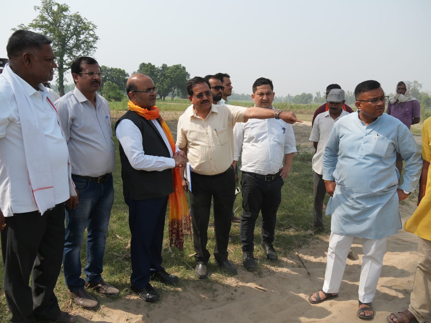 नेपाल सीमा पर बाढ़ सुरक्षा कार्य तेज, सचिव ने किया निरीक्षण