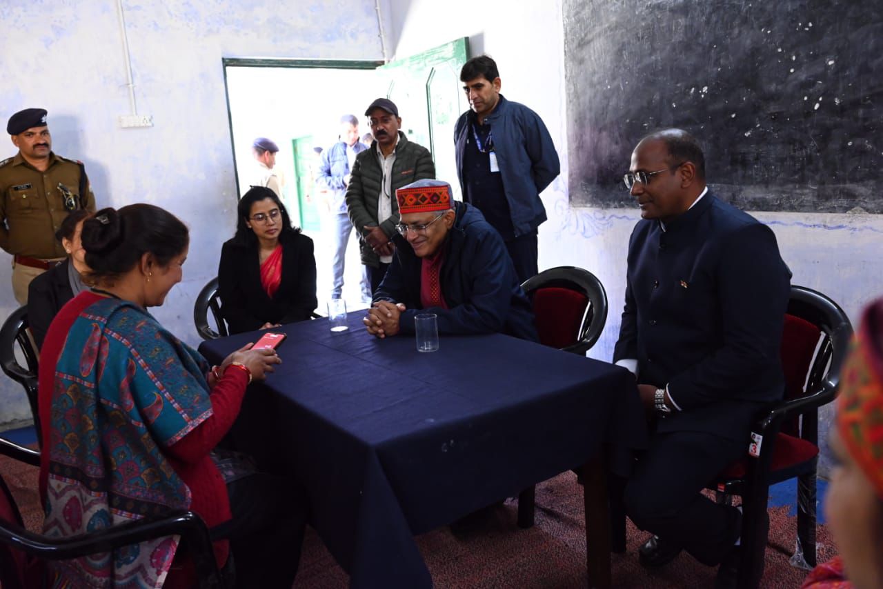 दो दिवसीय उत्तराखण्ड दौरे पर मुख्य निर्वाचन आयुक्त, सीमांत पोलिंग बूथ का किया स्थलीय निरीक्षण