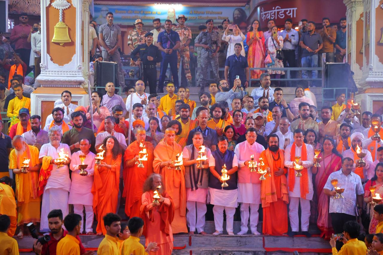 गंगा आरती में शामिल हुए सीएम धामी और बीजेपी राष्ट्रीय अध्यक्ष नितिन नवीन